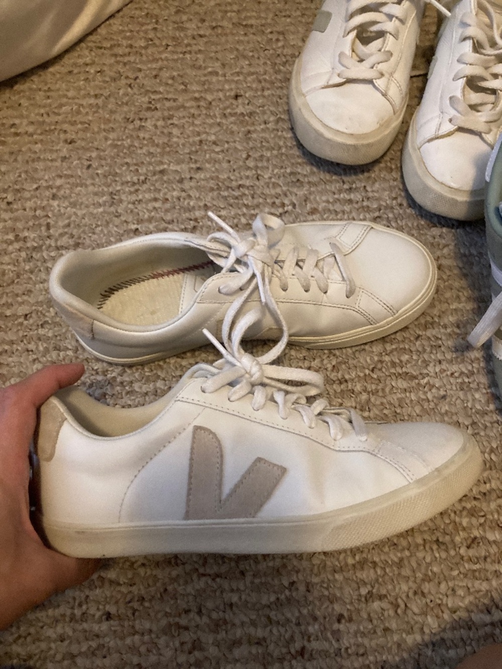 Veja white leather sneakers womens 8 like new no insoles